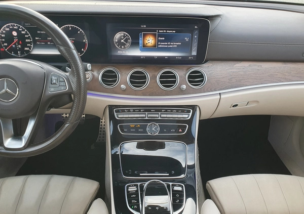 Mercedes-Benz Klasa E cena 139999 przebieg: 248000, rok produkcji 2017 z Biała małe 667